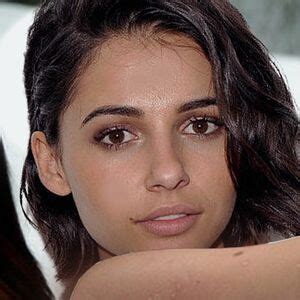 Naomi Scott Deepfake Porn — New (41 videos)